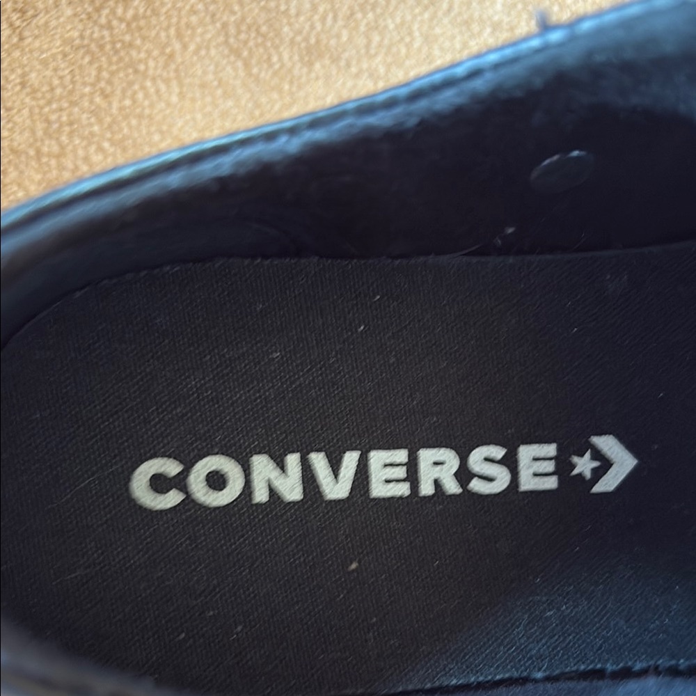 Converse  All Star Chuck Taylor Boys Leather Sneaker  Jr. US Sz:2 Black EUC - Picture 4 of 11